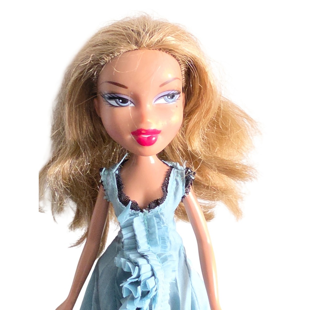 Bratz Cloe Doll MGA 2001 Blue Ruffle Gown Black Platform Boots Y2K Vintage